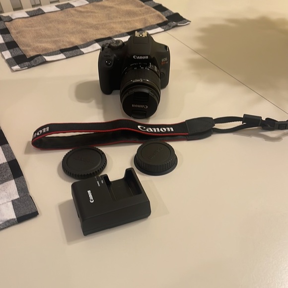 Canon camera - Picture 4 of 4